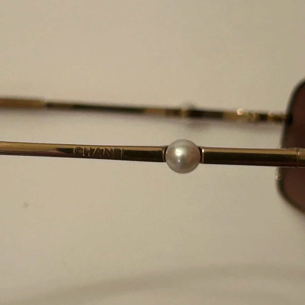CHANEL Gold Sunglasses with Pearl Embellishment - Picture 4 of 9